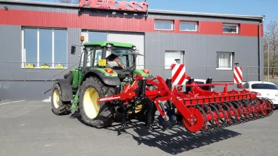 Zemědělské stroje u pobočky PEKASS v Královéhradeckém kraji