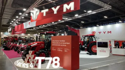 Expozice traktorů TYM na veletrhu SIMA v Paříži.