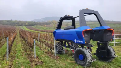 Dva plně autonomní roboty VitiBot Bakus si převezmou první majitelé.