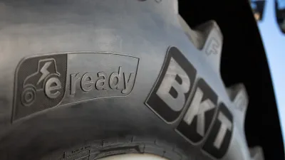 Detail pneumatiky BKT s označením e-ready