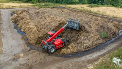 Weidemann T7042 na Šumavském statku Nicov nahradil dva traktory s čelním nakladačem.