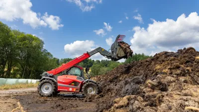Weidemann T7042 na Šumavském statku Nicov nahradil dva traktory s čelním nakladačem.