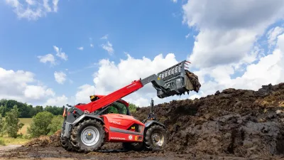 Weidemann T7042 na Šumavském statku Nicov nahradil dva traktory s čelním nakladačem.