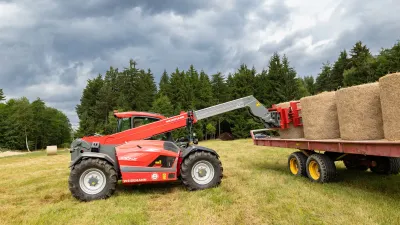 Weidemann T7042 na Šumavském statku Nicov nahradil dva traktory s čelním nakladačem.