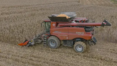 Kombajn Case IH Axial-Flow 8250 při sklizni kukuřice