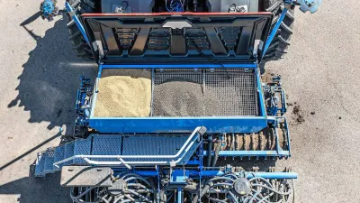 Řada secích strojů Lemken Solitair MR je vybavena zásobníkem o objemu 1 500 litrů vhodným i pro hnojivo.