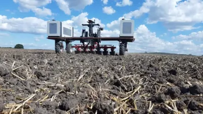Autonomní polní robot při práci