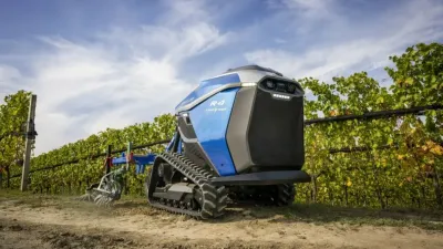 Autonomní robot New Holland R4 mezi řádky vinice
