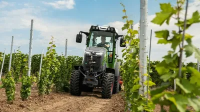 Elektrický traktor Fendt mezi řádky vinice