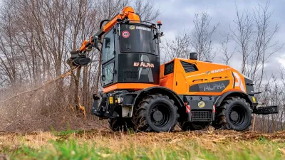 Samojízdný svahový nosič nářadí Energreen ILF ALPHA s výložníkovým ramenem při mulčování náletových dřevin