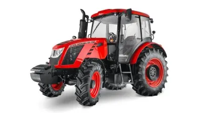 Červený traktor Zetor Proxima na bílém pozadí