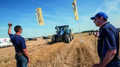 Lis New Holland BigBaler Plus při práci