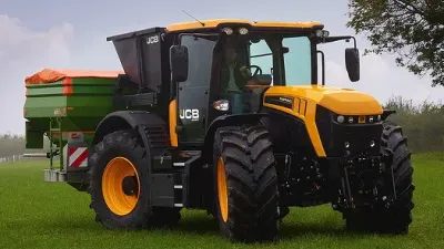 Traktor JCB Fastrac 4000 nové generace při představení v roce 2014