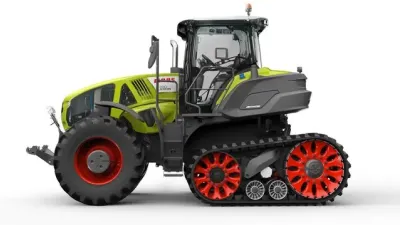 Traktor Claas Axion se zadním pásovým podvozkem na bílém pozadí