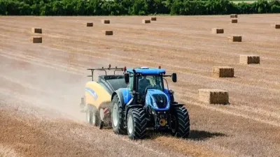 Lis New Holland BigBaler Plus při práci