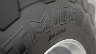 Detail bočnice pneumatiky Trelleborg TM1000