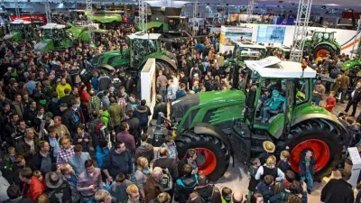 Návštěvníci a zemědělská technika na veletrhu Agritechnica