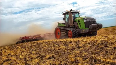 Fendt 1100 Vario MT. Ač se vyrábí v USA, je osazen koncernovým motorem AGCO Power