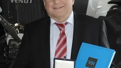 Ing. Robert Honzek s prestižním oceněním z roku 2011