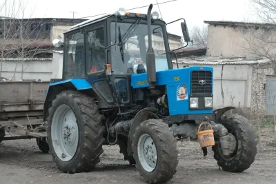V bývalých zemích SSSR lze na traktory MTZ narazit téměř všude.