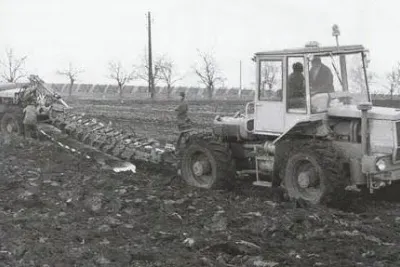 Škoda ŠT při orbě.