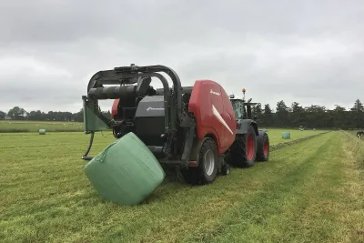 Šetrné odložení dokonale slisovaného a zabaleného balíku