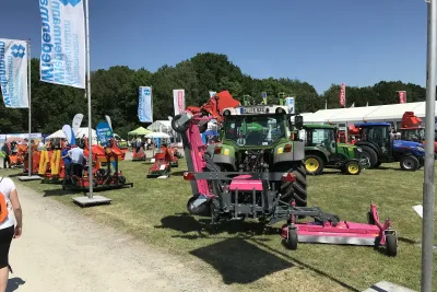 Demopark 2019, trávníková show s golfovým a sportovním trávníkem