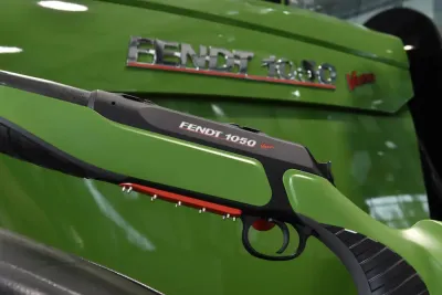 S 404 Fendt 1050 Vario je nejmodernější puškou na světě. Za výrobou stojí J. P. Sauer &amp; Sohn.