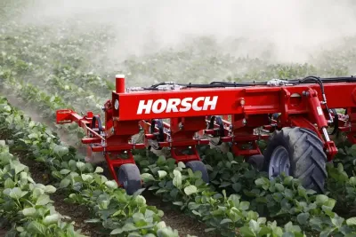 První meziřádkový kultivátor Horsch pro hybridní zemědělství