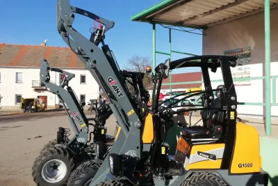 Nakladač GIANT G1500