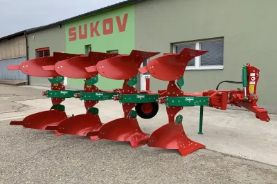 Na tomto pluhu jsou slupice mechanicky jištěny listovou pružinou. Konstrukce, na níž je orební těleso usazeno, je šroubované, není z jednoho svařence. Výhoda je v tom, že při najetí na překážku šroub upadne, ale neulomí se tyč. Pluhy je možné i zpětně vybavit memory válcem pro automatické stažení pluhu při otáčení a následné vrácení do pracovní polohy