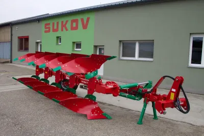 Pluh vyžadující malou tahovou sílu. Polonesená varianta pro slabší traktory