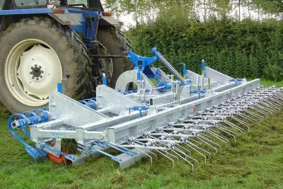 V podmínkách bez možnosti použít herbicidy je nutné provést před přísevem mechanické ošetření lučními smyky, nebo nejlépe prutovými branami.