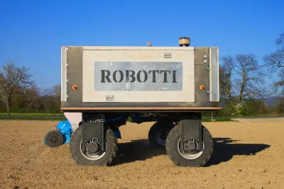 Inovovaný autonomní robot Robotti zasel v Česku desítky hektarů a další budou přibývat