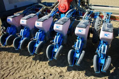 Inovovaný autonomní robot Robotti zasel v Česku desítky hektarů a další budou přibývat