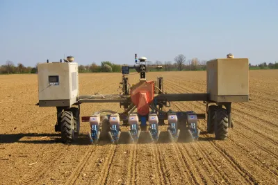 Inovovaný autonomní robot Robotti zasel v Česku desítky hektarů a další budou přibývat