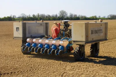 Inovovaný autonomní robot Robotti zasel v Česku desítky hektarů a další budou přibývat