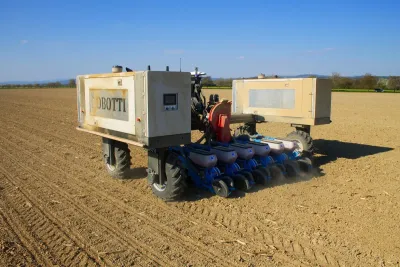 Inovovaný autonomní robot Robotti zasel v Česku desítky hektarů a další budou přibývat