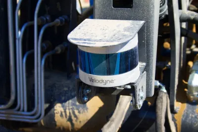 Inovovaný autonomní robot Robotti zasel v Česku desítky hektarů a další budou přibývat