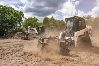 Bobcat inovoval teleskopické manipulátory a pásové nakladače. Motory nabídnou nižší spotřebu a vyšší točivý moment