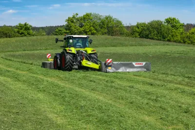 Claas přichází s novými žacím stroji s vylepšeným bočním zavěšením a řadou užitečných funkcí