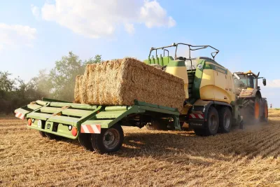 Krone Big Pack 1290 HDP VC s akumulačním vozíkem BaleCollect