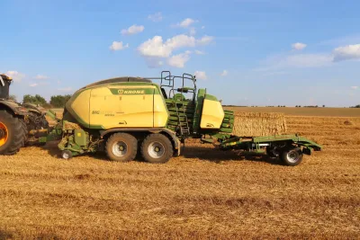 Krone Big Pack 1290 HDP VC s akumulačním vozíkem BaleCollect