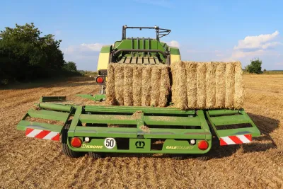 Krone Big Pack 1290 HDP VC s akumulačním vozíkem BaleCollect