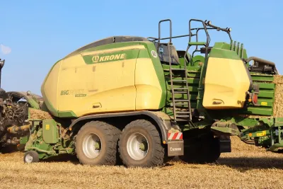 Krone Big Pack 1290 HDP VC s akumulačním vozíkem BaleCollect
