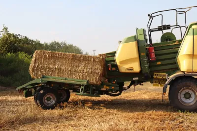 Krone Big Pack 1290 HDP VC s akumulačním vozíkem BaleCollect