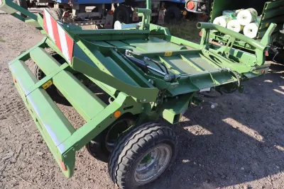 Krone Big Pack 1290 HDP VC s akumulačním vozíkem BaleCollect