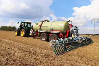 Podvozek cisterny je hydraulicky odpružen. Hydraulické písty tlumí rázy, přičemž přední a zadní náprava je odpružena nezávisle
