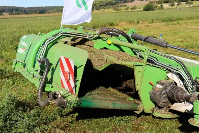 Zadní žací stroje 941 STH byly taktéž vybaveny prstovým kondicionérem, navíc ale měly shazovací pásy a hydropneumatické odpružení