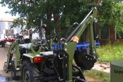 Malotraktor Uralets vystavený na vojenské výstavě Armija-2020